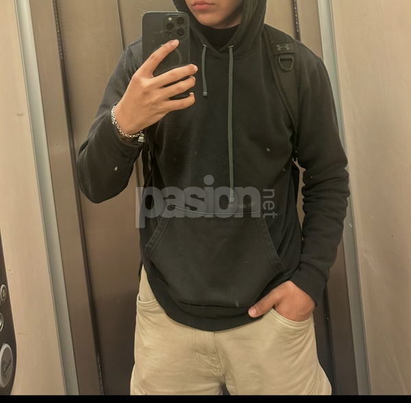 ¡Hola! Soy un chico de México que acaba de llegar a España. Estoy aquí para conocer gente y pasarlo bien. Me considero una persona simpática y agradable, aunque al principio me cuesta un poco abrirme pero soy muy divertido. Si tienes ganas de charlar o hacer algún plan juntos, llámame. Espero conectar con gente nueva y compartir experiencias. ¡Saludos! Eduardo, hombres, putas Pontevedra no, escorts Pontevedra no