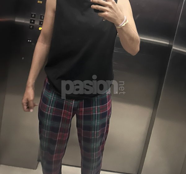 ¡Hola! Soy un chico de México que acaba de llegar a España. Estoy aquí para conocer gente y pasarlo bien. Me considero una persona simpática y agradable, aunque al principio me cuesta un poco abrirme pero soy muy divertido. Si tienes ganas de charlar o hacer algún plan juntos, llámame. Espero conectar con gente nueva y compartir experiencias. ¡Saludos! Eduardo, hombres, putas Pontevedra no, escorts Pontevedra no