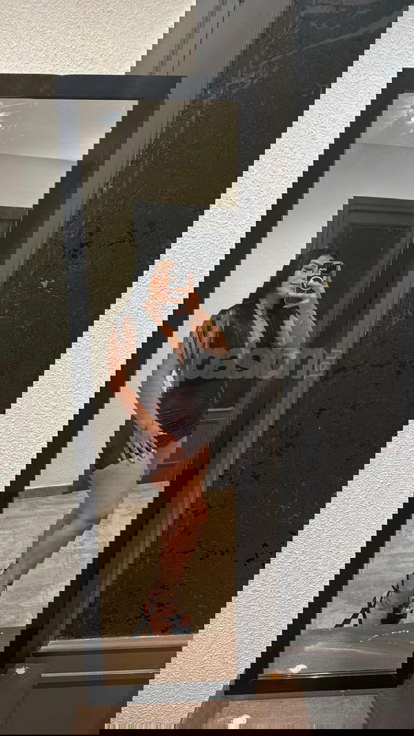 Hola, soy Valentina y soy de Colombia. Tengo 23 años, 1,57 m de altura y 60 kg. Soy extrovertida, cercana, alegre e independiente: Me atraen hombres educados, serios y que sepan valorar a una mujer, además de ser atractivos. No dudes en escribirme o llamarme, tengo WhatsApp y podemos conversar por esa vía. MORENA curvy, mujeres, putas Mallorca no, escorts Mallorca no