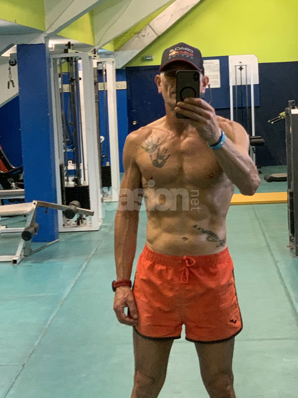 Hombre busca conexión, hombres, putas La Coruña no, escorts La Coruña no