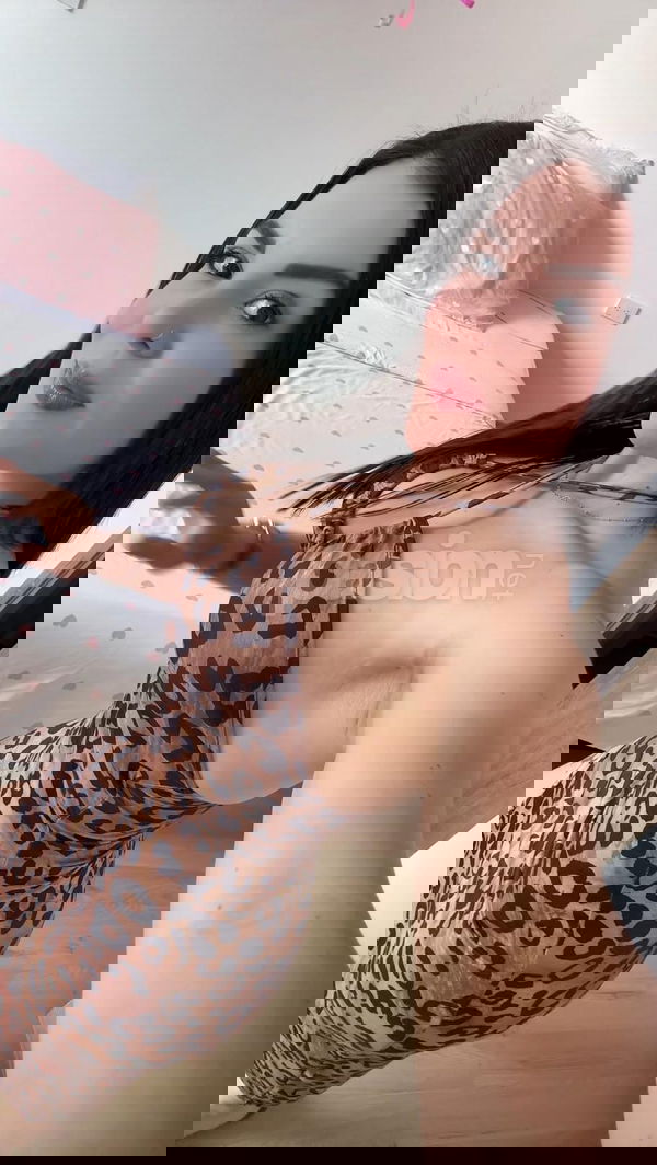 Bella y encantadora joven latina, mujeres, putas La Coruña no, escorts La Coruña no