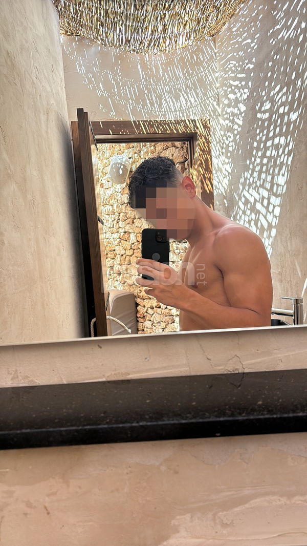 Chico atractivo y lleno de energía, hombres, putas Málaga no, escorts Málaga no