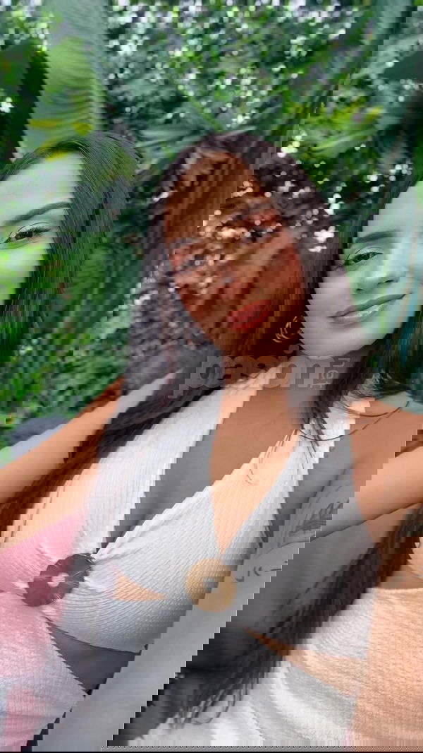 ¡Hola a todos! Soy una colombiana de 24 años con ganas de pasar momentos divertidos y especiales. Imagina disfrutar de una buena copa, bailar y conocernos mejor. Me encanta arriesgarme y probar cosas nuevas. No dudes en contactarme si te apetece vivir una experiencia inolvidable. ¡Espero tu mensaje! BELLA COLOMBIANA, mujeres, putas Valencia no, escorts Valencia no